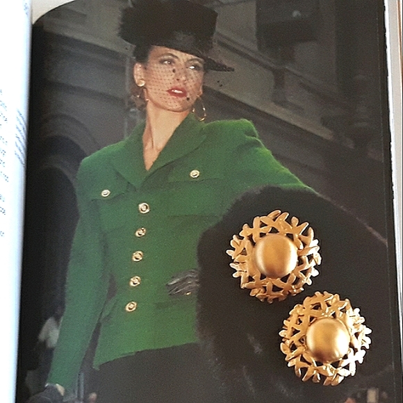 Anne Klein Jewelry - Anne Klein 80s gold-tone button clip earrings